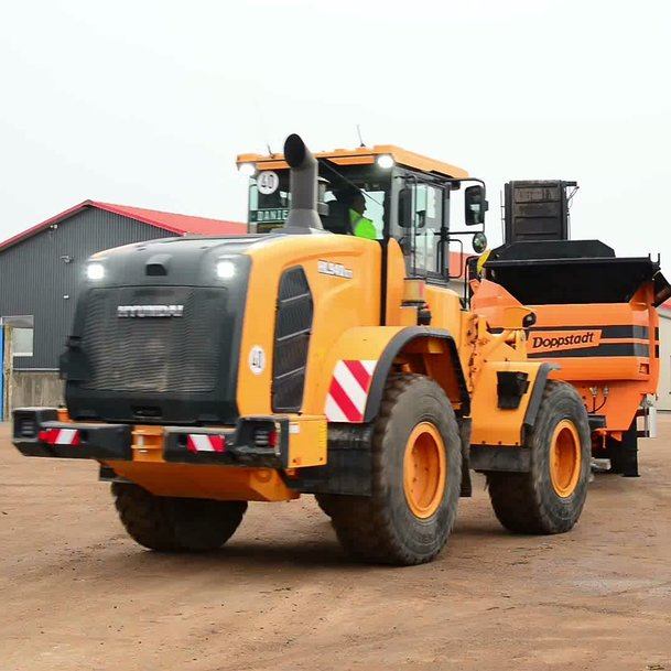 Long arms in Löbnitz: Kremer recycling uses two Hyundai HL940XTs